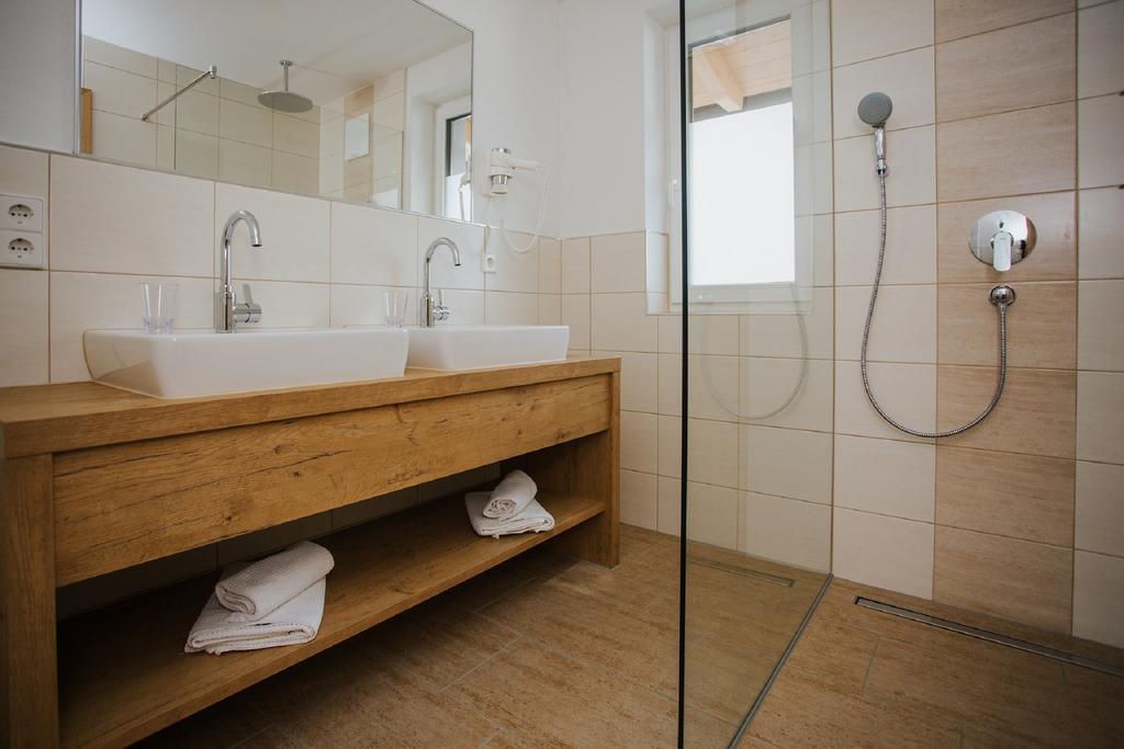 Apartmenthaus Strasswirt De Luxe Tröpolach Extérieur photo